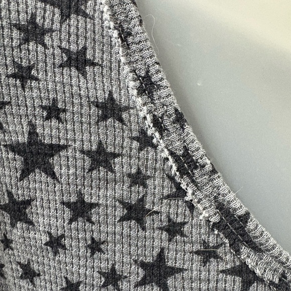 Lucky Brand Gray Star Print Thermal Knit Top Size S - Picture 5 of 8